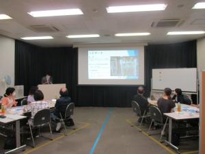 他市町村事例の紹介を聞く参加者