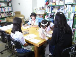 メモをとる子ども