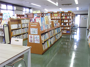 上平公民館図書室　本棚