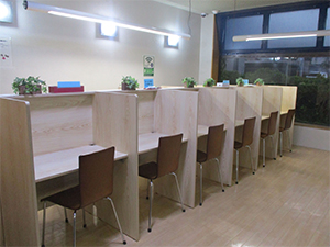 本館1階東側学習席の全体像
